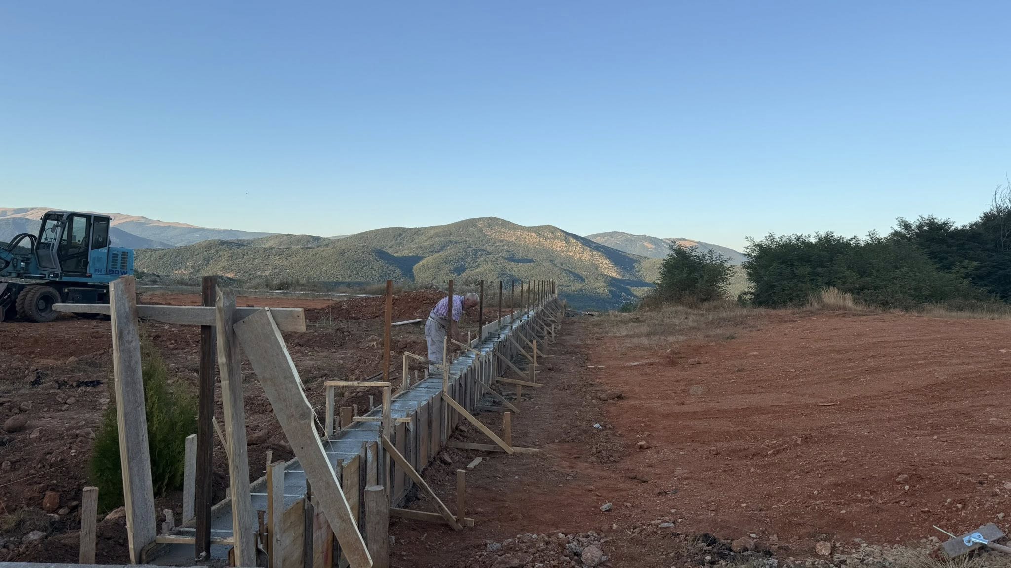 Кај новата Златна Џамија во Подгорци се поставуваат бетонски огради