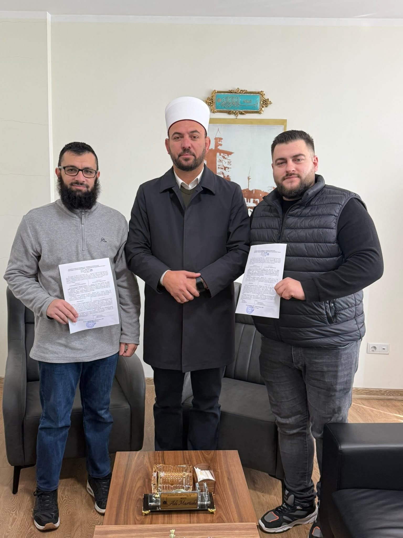 (Фото): Муфтиството на Струга им додели декрети на двајцата имами на Долна Џамија  во Лабуништа